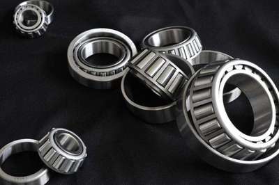 机车滚动轴承故障检测方法及轴承零部件分析