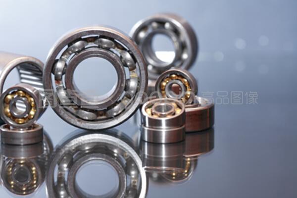 玻璃上的滚珠轴承 精密传动与特种轴承的独特应用